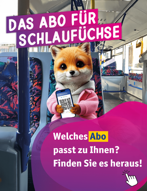 Werbegrafik im Bus: Ein niedlicher Fuchs im Hoodie hält ein Smartphone mit QR‑Ticket hoch, darüber der Slogan „Das Abo für Schlaufüchse“, unten CTA „Welches Abo passt zu Ihnen?“ "Finden Sie es heraus!".