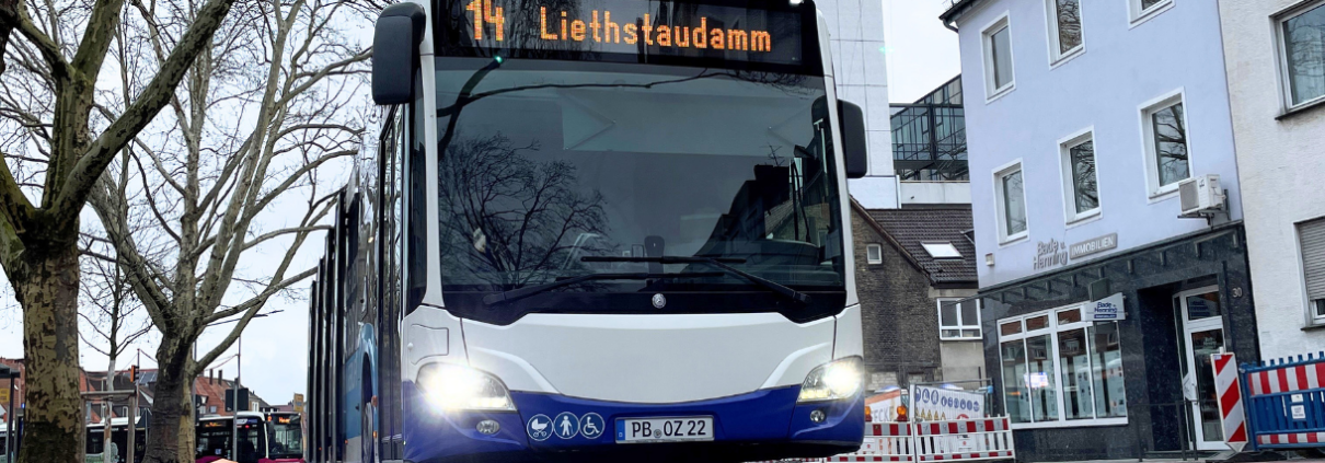 Ein Bus am Westerntor mit der Zielanzeige "14 Liethstaudamm"