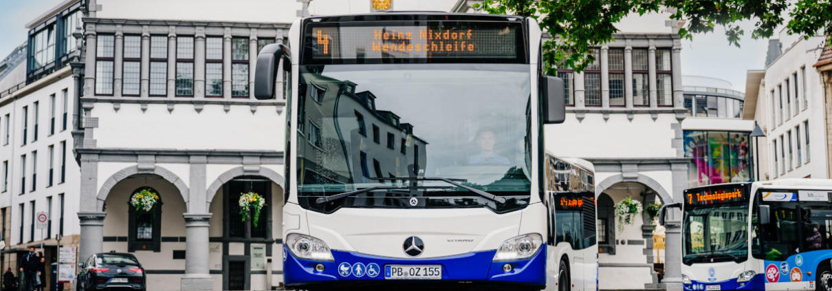 PaderSprinter-Busse vor dem Rathaus der Stadt Paderborn