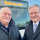 PaderSprinter-Geschäftsführer Peter Bronnenberg und Bürgermeister Michael Dreier vor sechs neuen Gelenkbussen des PaderSprinter