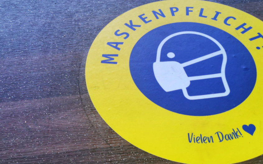 PaderSprinter: Bodenaufkleber in den Fahrzeugen zur Maskenpflicht im Bus